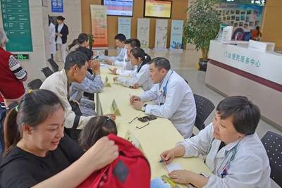 仁濟關愛 | 深化兩學一做，公益服務百姓——記一次健康咨詢服務活動